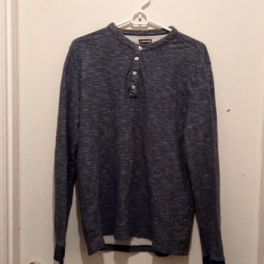 Levi's Large Mens ¼ button down v-neck. Wore once too small so new e out tags